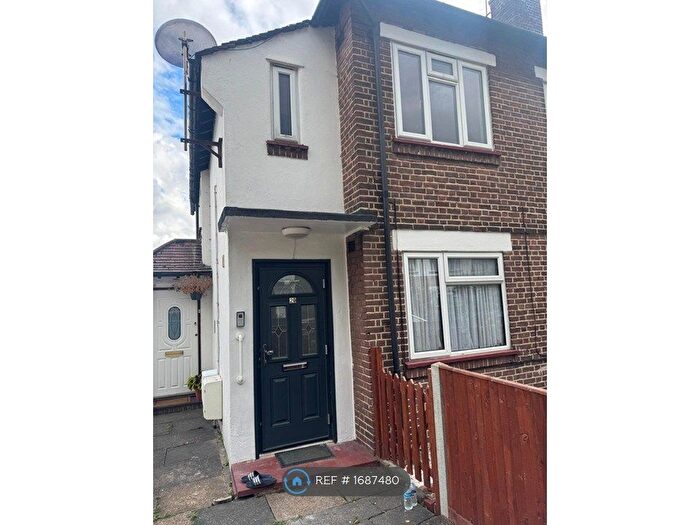 2 Bedroom Flat To Rent In Alexandra Close, Harrow, HA2