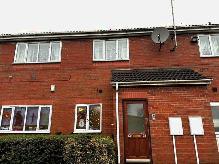 2 Bedroom Flat To Rent In Silverstone Crescent, Packmoor, Stoke-On-Trent, ST6