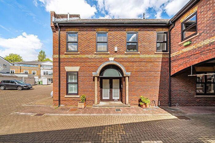 2 Bedroom Flat To Rent In Mount Mews, Hampton, TW12