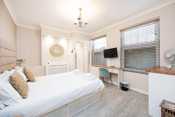6 Bedroom House For Sale In Woodseer Street, Spitalfields, London, E1