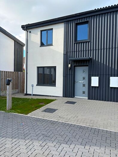 3 Bedroom Semi-Detached House To Rent In Felin Dir, Holyhead, LL65