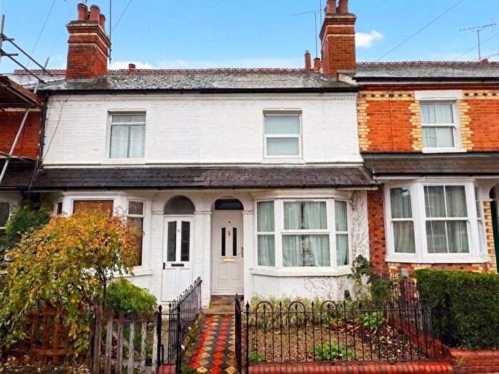 3 Bedroom Terraced House To Rent In Cardigan Gardens, Reading, Berkshire, RG1