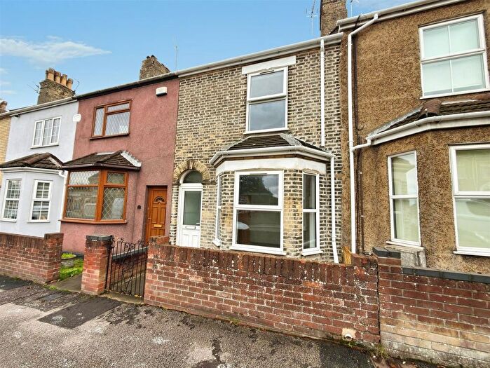 3 Bedroom Terraced House For Sale In Bridge Road, Oulton Broad, Lowestoft, Suffolk, NR32