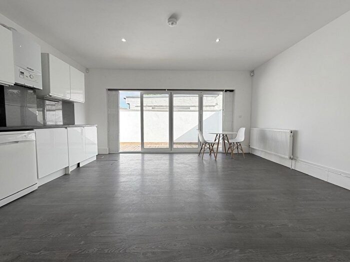 1 Bedroom Flat To Rent In Pinner Road, Northwood, HA6