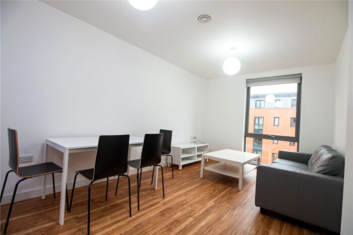 3 Bedroom Flat To Rent In Plaza Boulevard, Liverpool, L8
