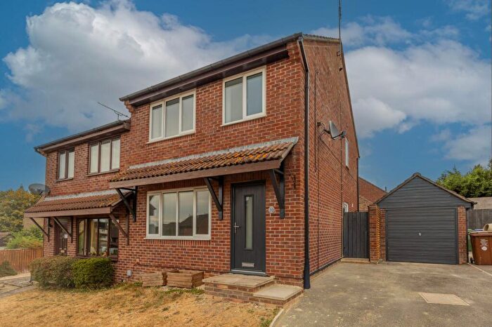 3 Bedroom Semi-Detached House For Sale In Bonners Close, Malmesbury, SN16
