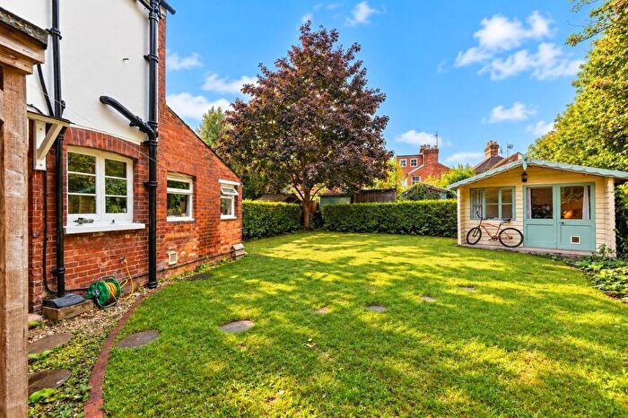 3 Bedroom End Of Terrace House For Sale In Linden Road, Guildford, GU1