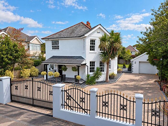 5 Bedroom Detached House For Sale In York Avenue, New Milton, BH25