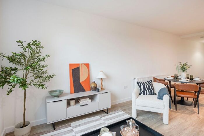 2 Bedroom Flat To Rent In Elmsleigh Road, Staines-Upon-Thames, TW18