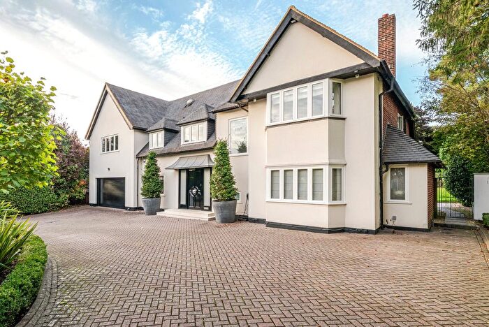 5 Bedroom Detached House For Sale In Northfield Place, Weybridge, KT13