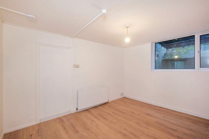 1 Bedroom Flat To Rent In The Close, Rochester, ME1