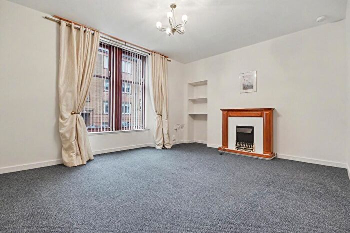2 Bedroom Flat To Rent In South Street, Inverclyde, Greenock, PA16