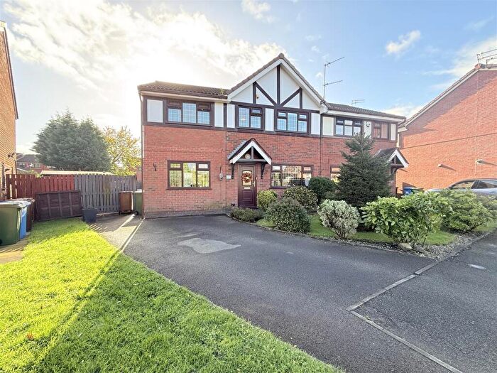 4 Bedroom Semi-Detached House For Sale In Lynwood Close, Ashton-Under-Lyne, OL7