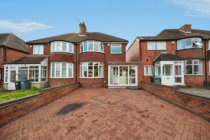 3 Bedroom Semi-Detached House For Sale In Quinton Road West, Quinton, Birmingham, West Midlands, B32