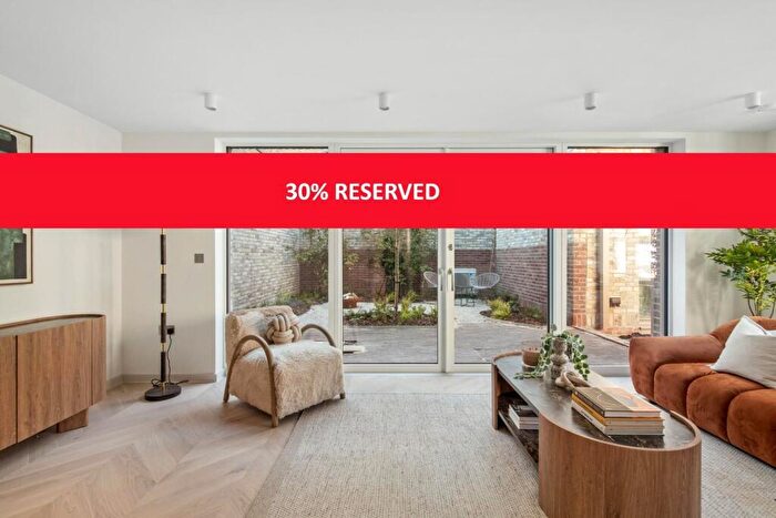 4 Bedroom House For Sale In Claybrook Walk, SE8