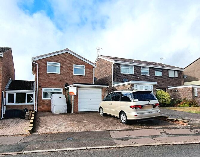 3 Bedroom Link Detached House For Sale In Maes Talcen, Brackla, CF31