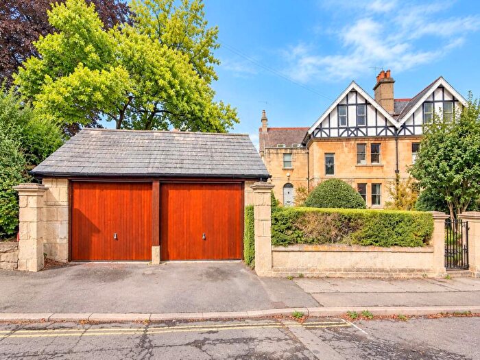 6 Bedroom Semi-Detached House For Sale In Perrymead Villa, Bath, BA2