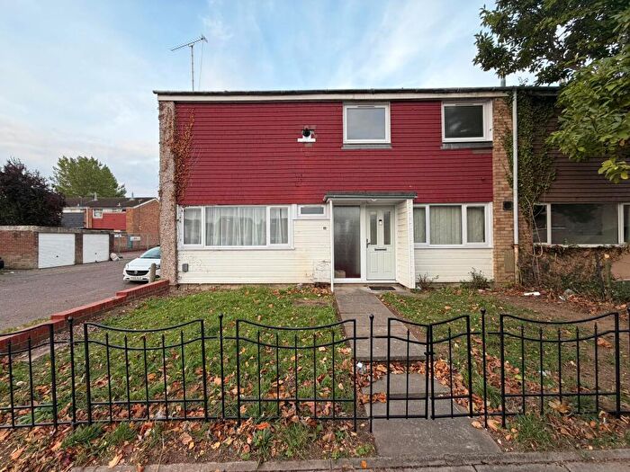3 Bedroom End Of Terrace House To Rent In Thrales Close, LU3