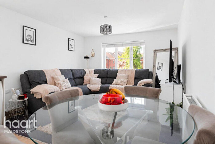 2 Bedroom Coach House For Sale In Latter Road, Maidstone, ME17
