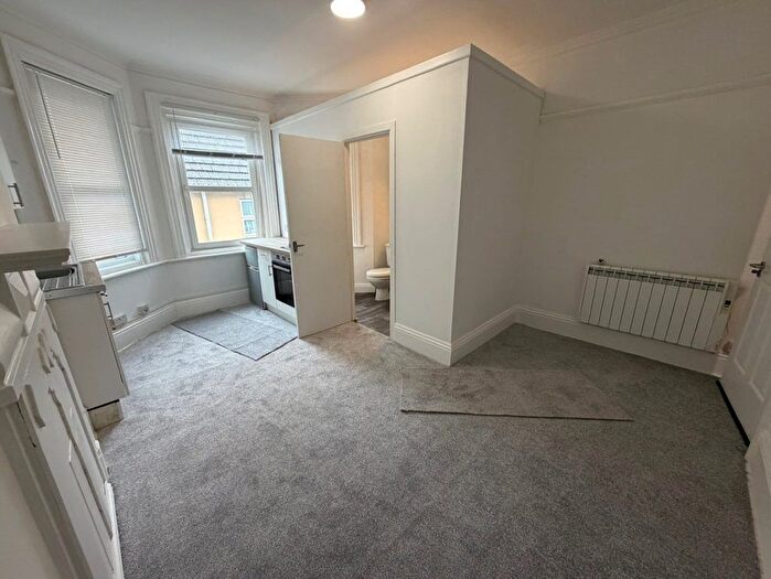 Studio To Rent In Methuen Close, Bournemouth, BH8
