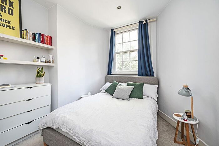 2 Bedroom Flat To Rent In Dalston Lane, Dalston, London, E8