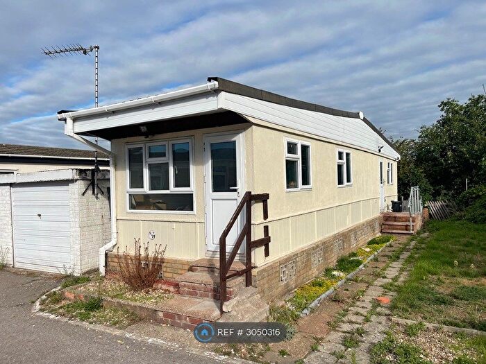 2 Bedroom Mobile/park Home To Rent In Mere Oak Park, Reading, RG7