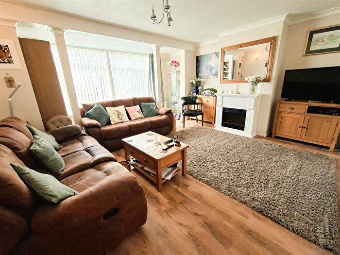 3 Bedroom Semi-Detached House For Sale In Horrell Road, Sheldon, Birmingham, B26