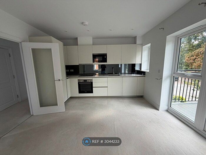 2 Bedroom Flat To Rent In Aspen Road, High Wycombe, HP10