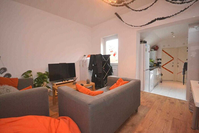 5 Bedroom Terraced House To Rent In Essex Street, Reading, Berkshire, RG2
