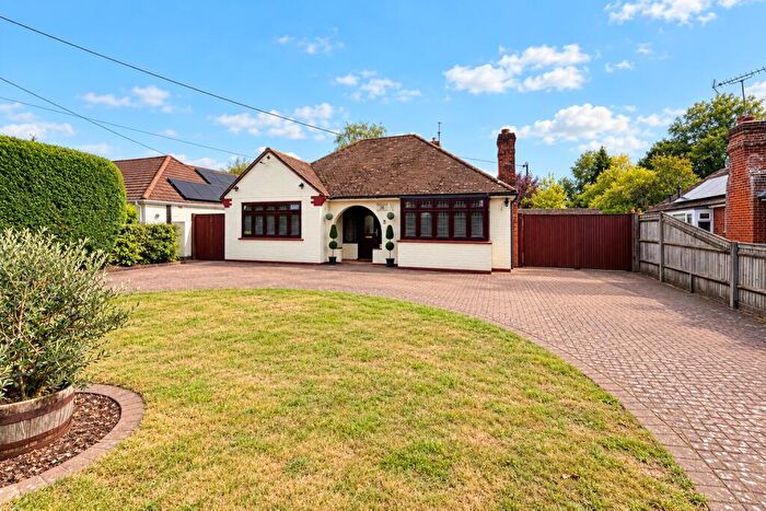 3 Bedroom Bungalow For Sale In Moulsham Copse Lane, Yateley, GU46