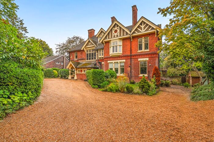 2 Bedroom Flat For Sale In Boxgrove Road, Guildford, GU1