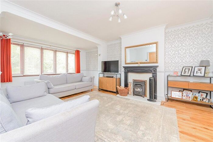 4 Bedroom Semi-Detached House For Sale In Fawkham Avenue, Longfield, Kent, DA3