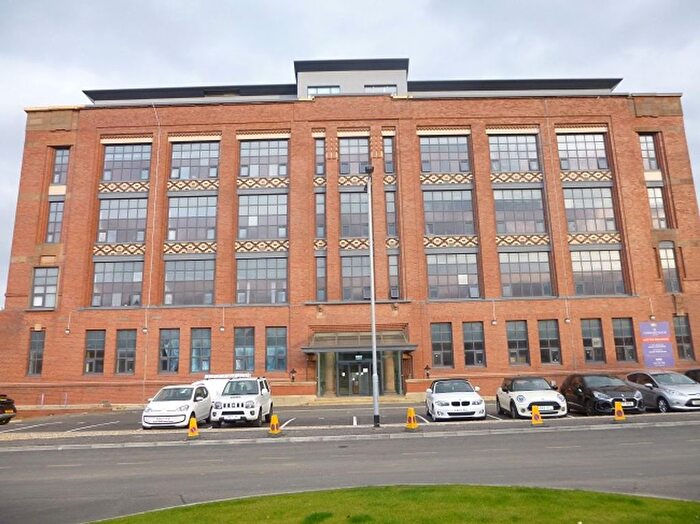 2 Bedroom Flat To Rent In Inverlair Avenue, Glasgow, G43