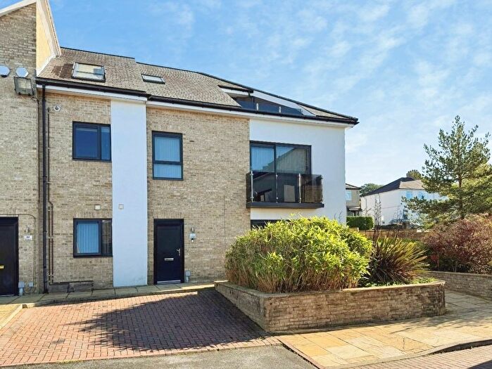 2 Bedroom Flat To Rent In Park Square, Rawdon, Leeds, LS19