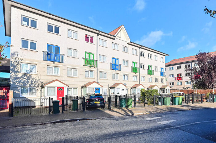 2 Bedroom Flat For Sale In Butchers Road, Royal Docks, London, E16