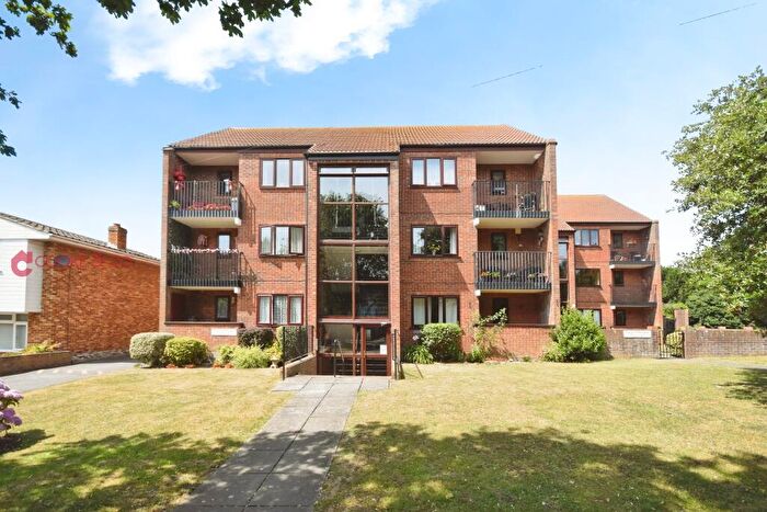2 Bedroom Flat For Sale In Pegwell Road, Ramsgate, CT11