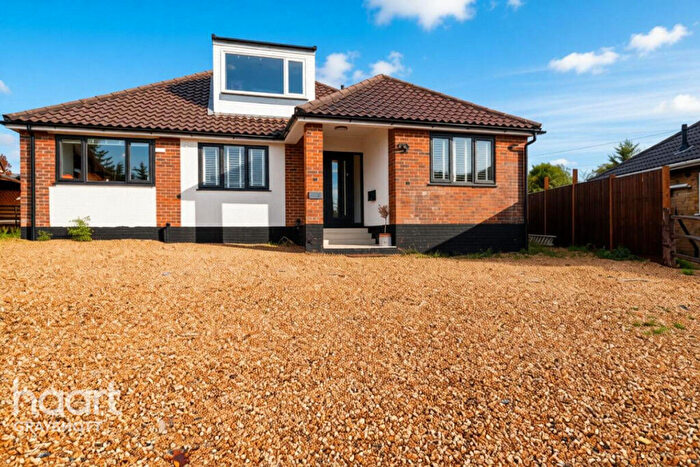 4 Bedroom Chalet For Sale In Imadene Crescent, Lindford, GU35