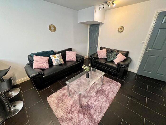 6 Bedroom House To Rent In Holly Grove - Bed, Selly Oak, West Midlands, B29