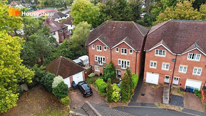 5 Bedroom House Of Multiple Occupation For Sale In Coopers Rise, High Wycombe, HP13