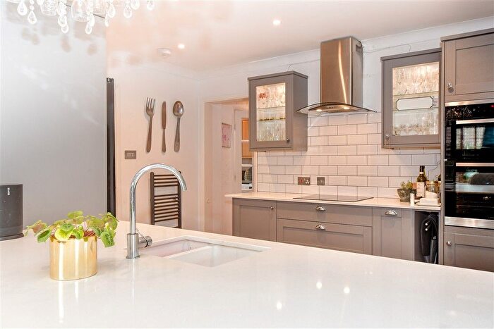 4 Bedroom Detached House For Sale In Jarvis Place, St Michaels, Tenterden, Kent, TN30