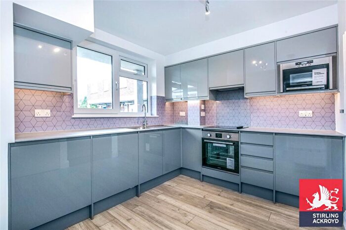 3 Bedroom Apartment To Rent In Daubeney Road, Clapton, Hackney, E5