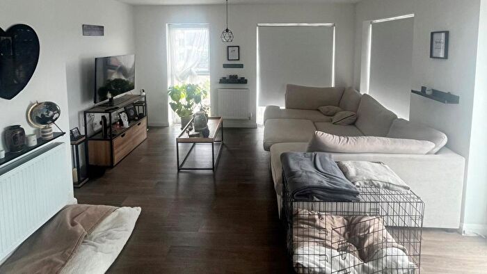 2 Bedroom Flat For Sale In James Smith Court, Dartford, Kent, DA1