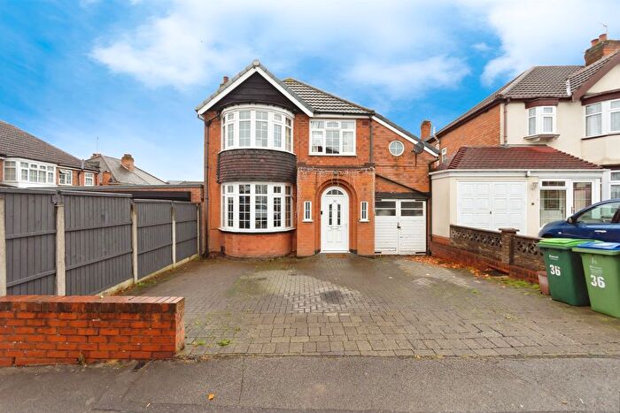 4 Bedroom Detached House For Sale In Hawthorn Croft, Oldbury, B68