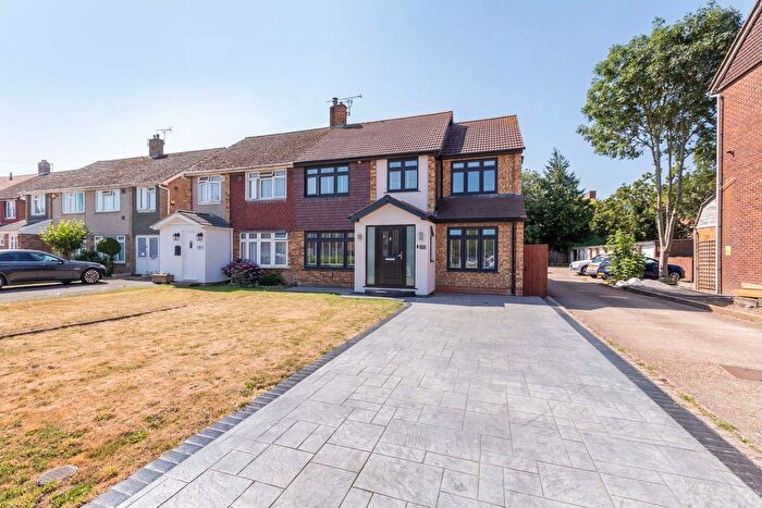 5 Bedroom Semi-Detached House For Sale In Rodney Way, Colnbrook, SL3
