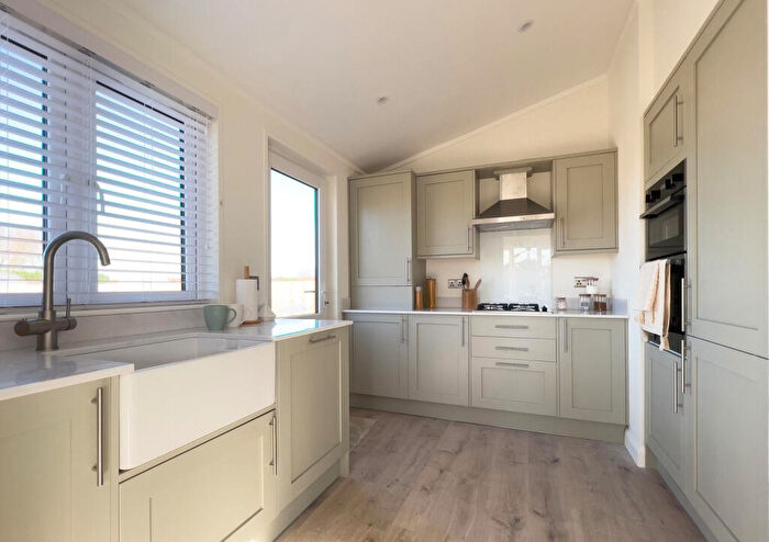 2 Bedroom Park Home For Sale In Northampton, Northamptonshire, NN6