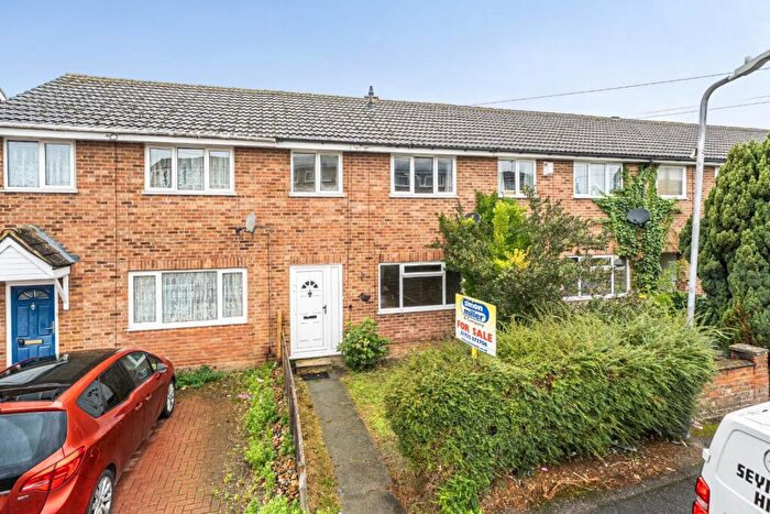 3 Bedroom Terraced House For Sale In St James Close, West Malling, ME19