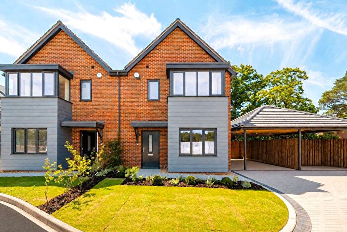 3 Bedroom Semi-Detached House For Sale In Minorca Road, Deepcut, Camberley, GU16