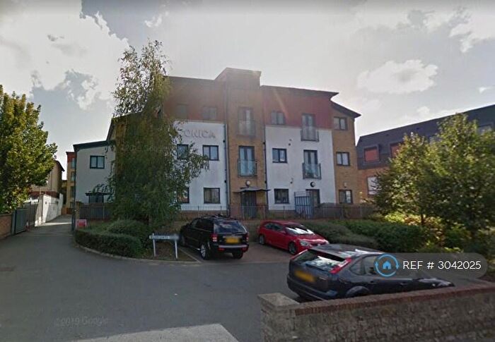 2 Bedroom Flat To Rent In Bluecoats Yard, Maidstone, ME15