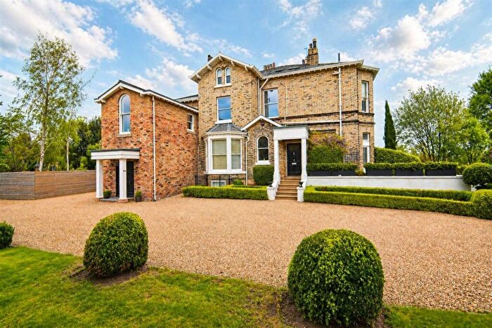 2 Bedroom Apartment To Rent In Heyes Lane, Alderley Edge, SK9