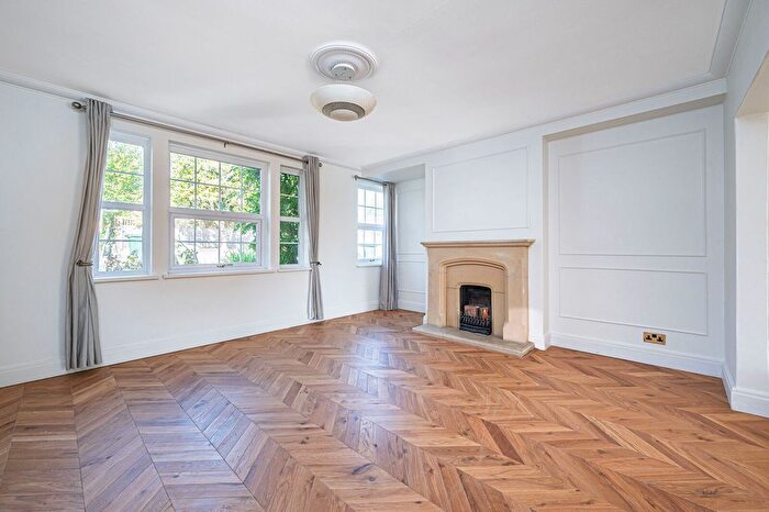 4 Bedroom Property To Rent In Southway, North Finchley, London, N20